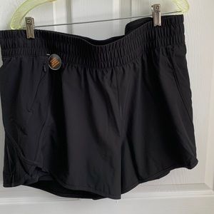 Avis women’s running short